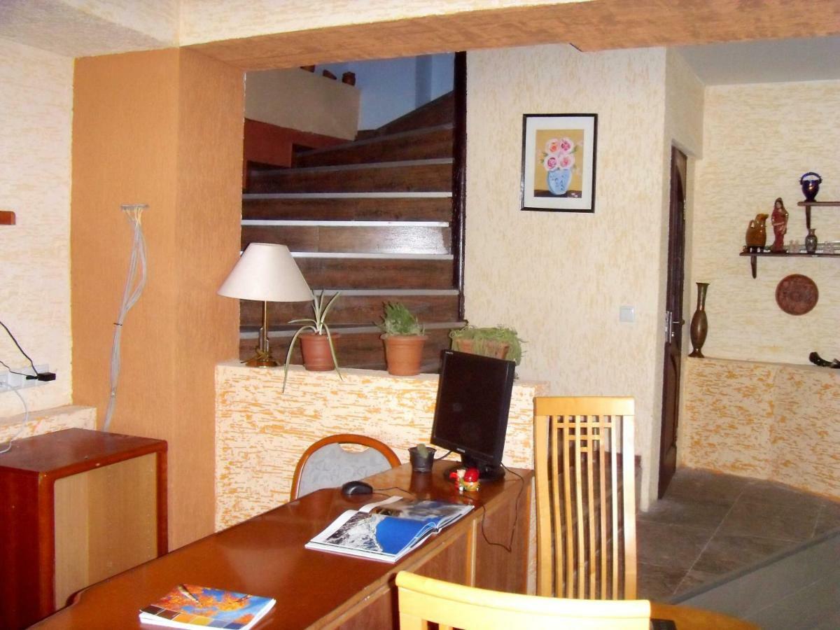 Hotel NADIKVARI Tbilisi Buitenkant foto